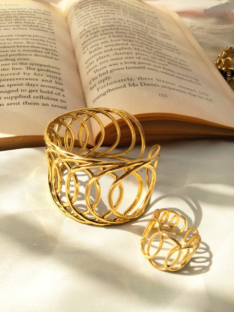 Luxurious Bangle With Ring