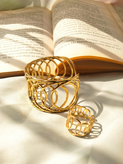 Luxurious Bangle With Ring