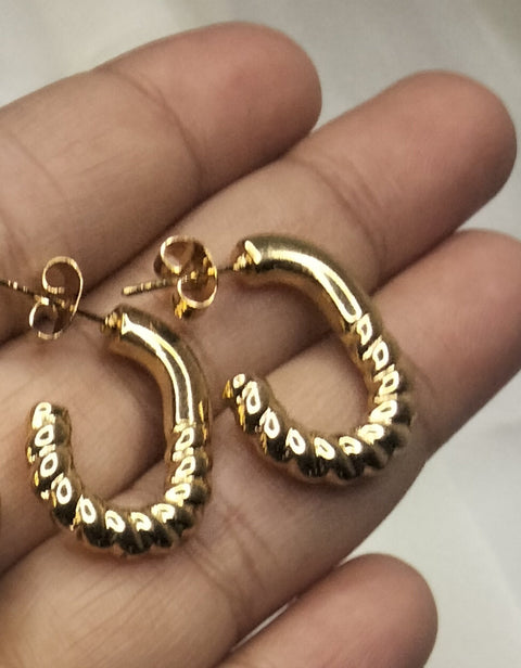 Twisted Chic Hoop